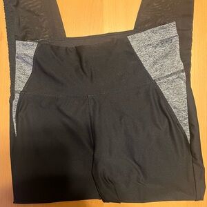 Like New Xersion High-Rise Mesh Capri Black Activewear Leggings